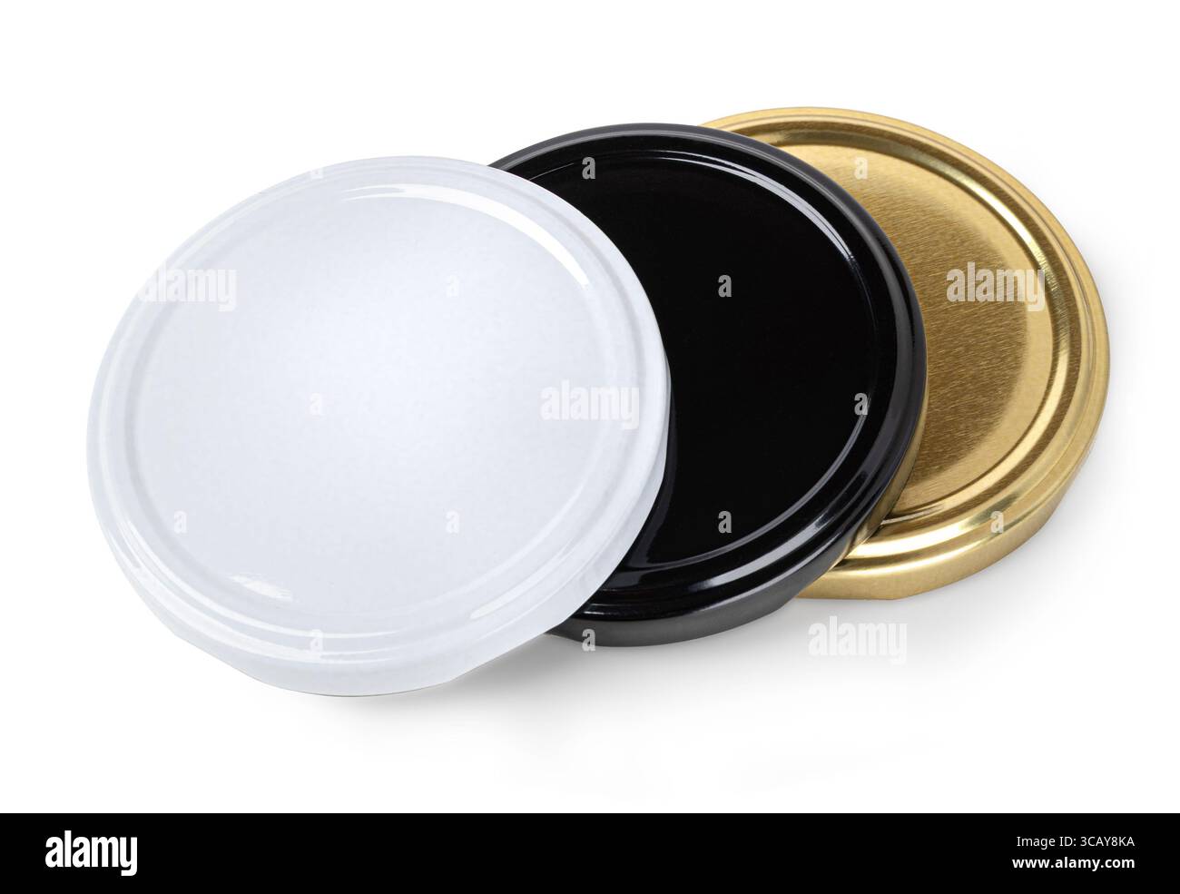 Couvercles torsadés en métal coloré pour pots couchés sur fond blanc Banque D'Images