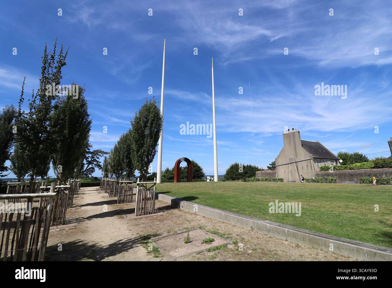 Place Thomas Becket, parc public, site de l'ancienne cathédrale, ville d'Avranches, département de la Manche, France Banque D'Images