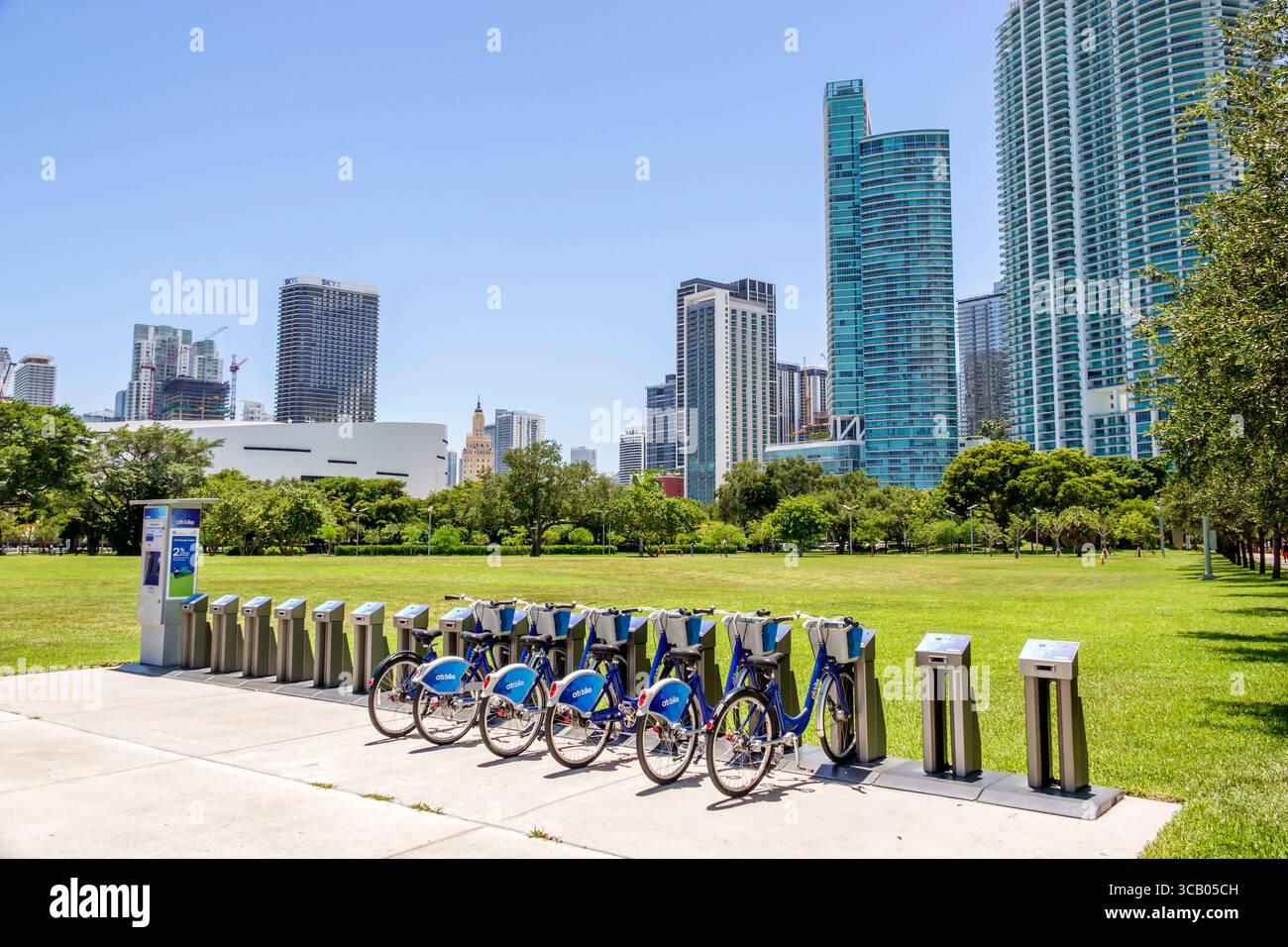 Miami Florida, Biscayne Boulevard, Maurice A. Ferre MAF Park vue, ville centre-ville skyline, immeubles de grande hauteur, station de location de vélos Citi Bike, Kaseya cent Banque D'Images