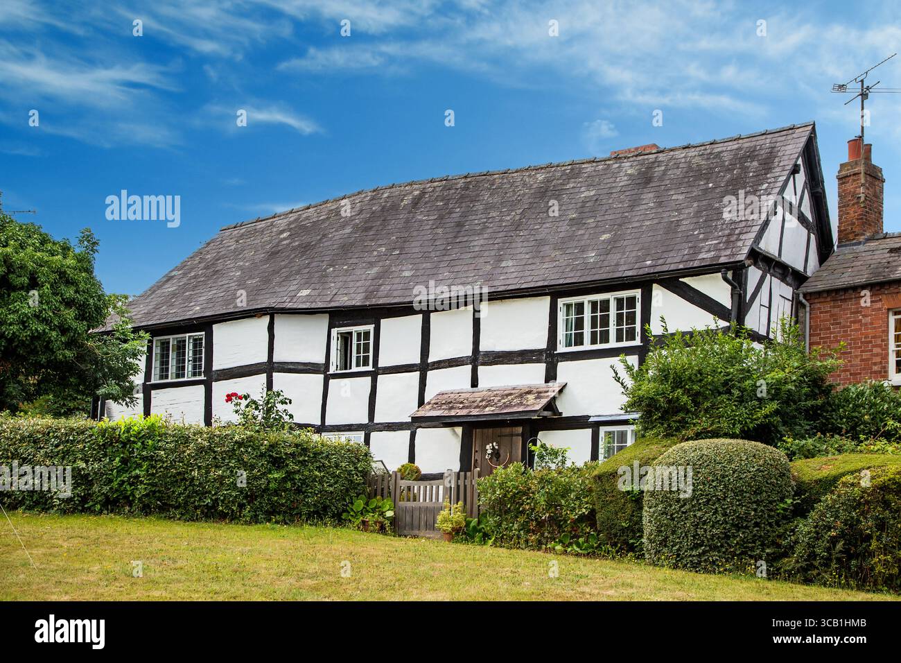 Maison de campagne anglaise à colombages noir et blanc dans le village de Pembridge dans le Herefordshire près de Leominster Banque D'Images