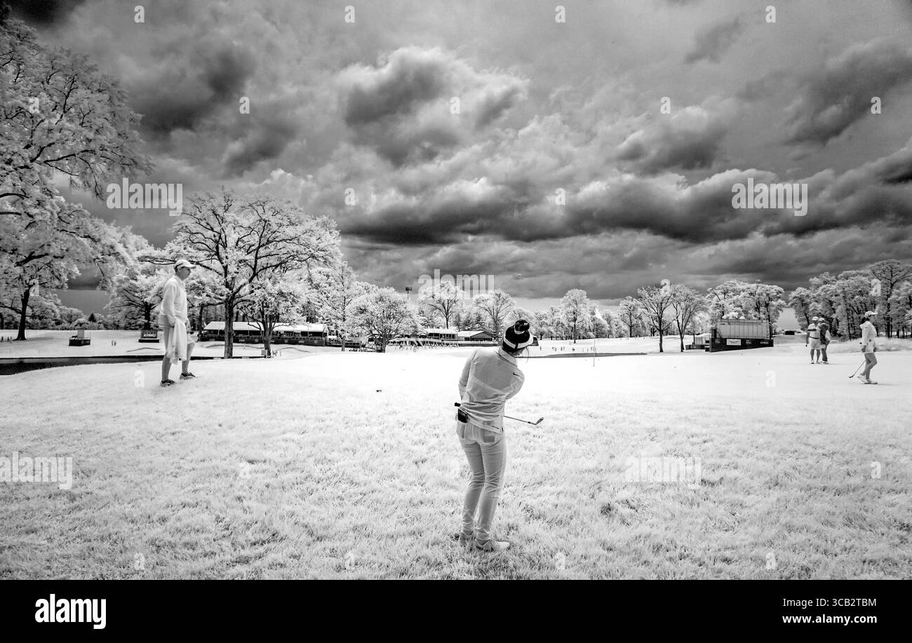 21 juin 2023, Springfield, NJ, États-Unis : un joueur frappe un coup de puce sur le trou 18 lors d'une manche d'entraînement du championnat de golf KPMG WomenÕs au Baltusrol Golf Club à Springfield, NJ le 21 juin 2023. (Image réalisée avec un capteur à spectre infrarouge converti) Scott Serio/Eclipse Sportswire/CSM (crédit image : Banque D'Images