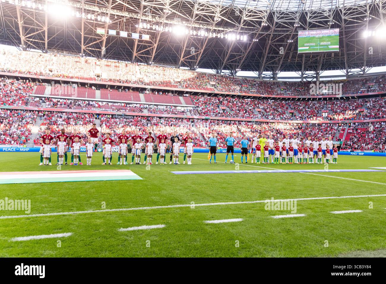 10 septembre 2023, Budapest, null, Hongrie : Budapest, Hongrie. 10 septembre 2023. Les joueurs des deux équipes s'alignent pour le match amical entre la Hongrie et la République tchèque au Puskas Arena de Budapest. (Crédit image : © Gonzales photo/Gonzales photo via ZUMA Press) Banque D'Images