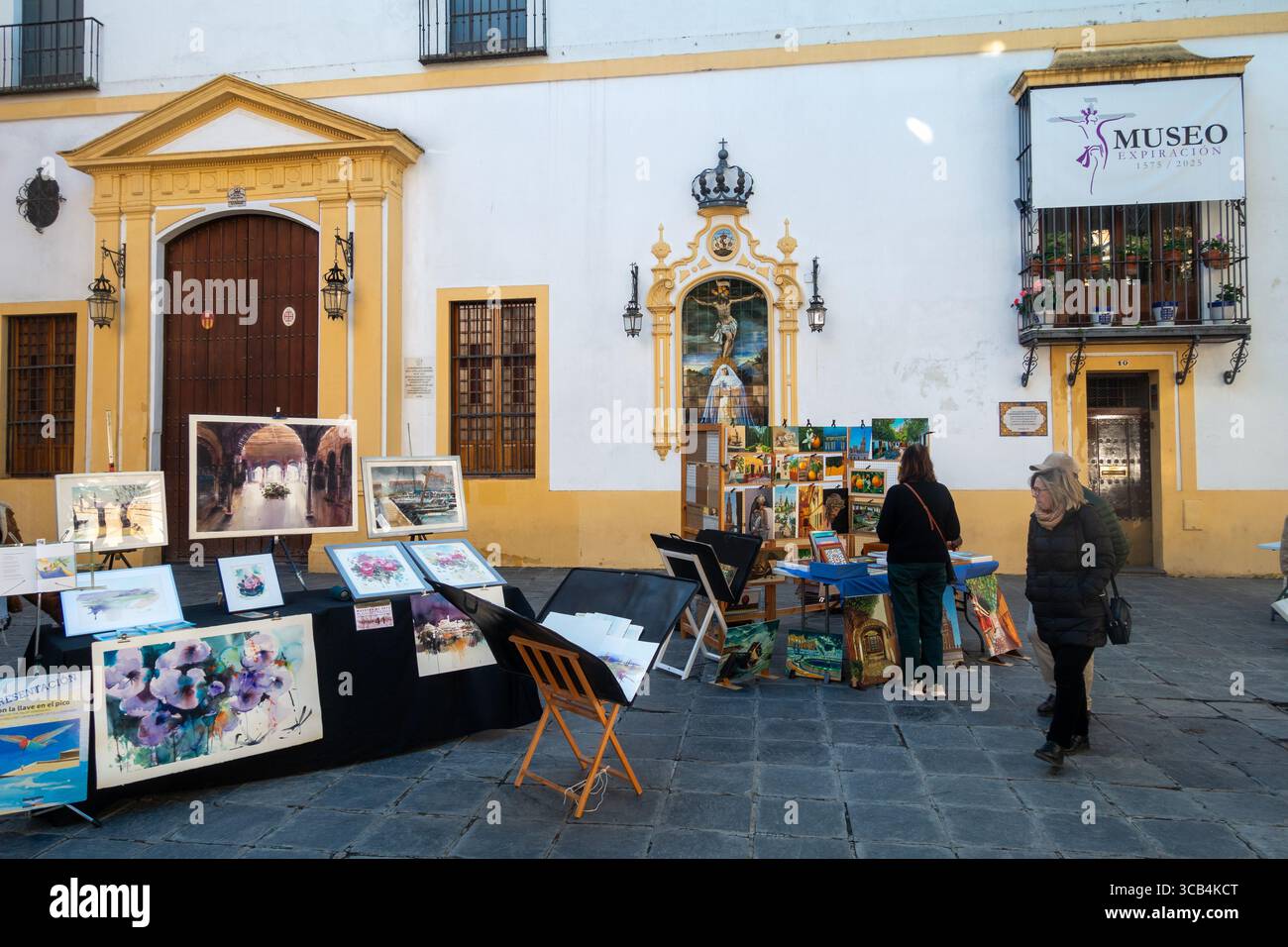 Dimanche exposition de peinture en plein air, Museum of Fine Arts Plaza, Séville Espagne. Artistes espagnols amateurs présentant des œuvres d'art andalouses Banque D'Images