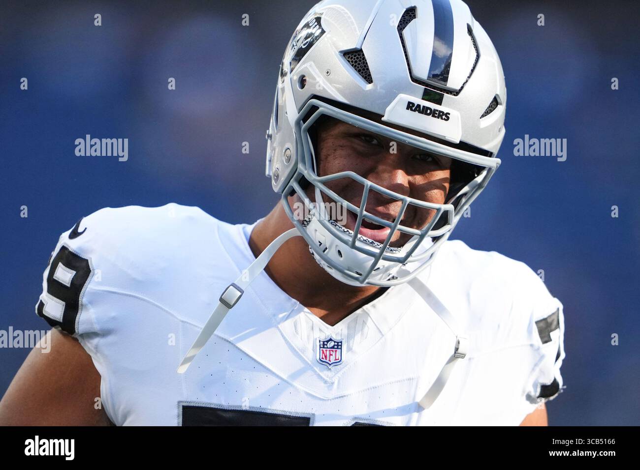 Las Vegas Raiders offensive tackle Laki Tasi (79) warms up before an NFL preseason football game against the Seattle Seahawks, Thursday, Aug. 7, 2025, in Seattle. (AP Photo/Lindsey Wasson) Banque D'Images