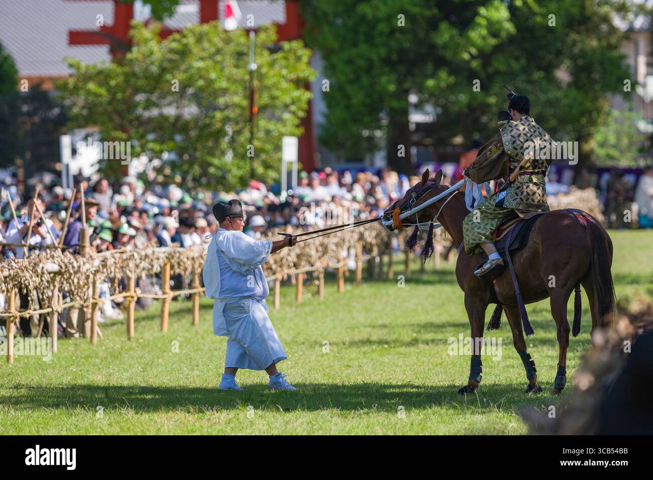 Une scène captivante d'un festival traditionnel japonais Kamo Kurabeum au sanctuaire de Kamigamo, Kita Ward, Kyoto, Kansai, Honshu, Japon Banque D'Images