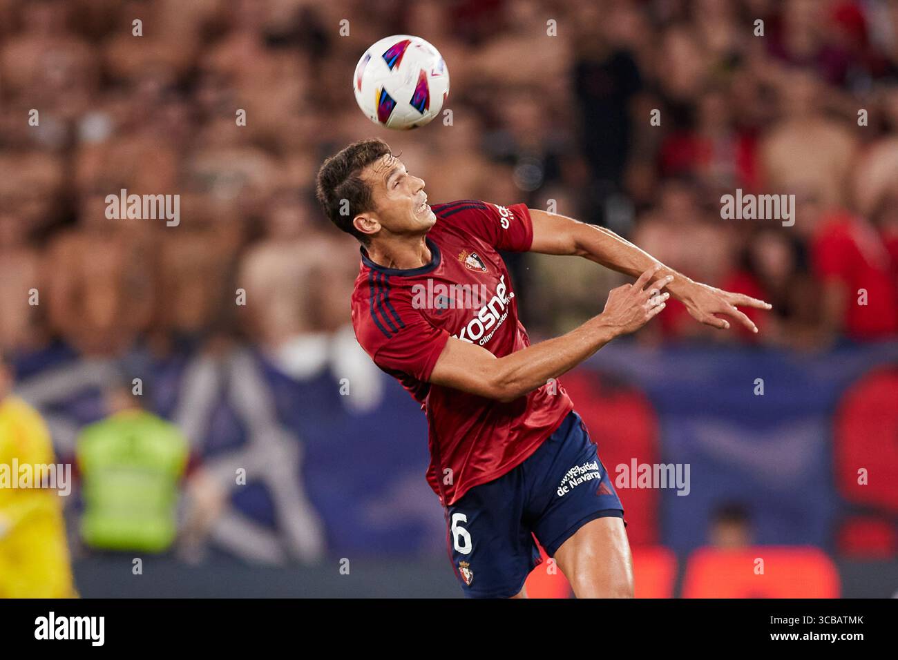 24 août 2023, PAMPELUNE, NAVARRE, ESPAGNE : Lucas Torro de CA Osasuna en action lors des éliminatoires qualificatifs de l'UEFA Conference League : match de première étape entre CA Osasuna et le Club Brugge KV à El Sadar le 24 août 2023, à Pampelune, Espagne. (Crédit image : © Ricardo Larreina/AFP7 via ZUMA Press Wire) Banque D'Images