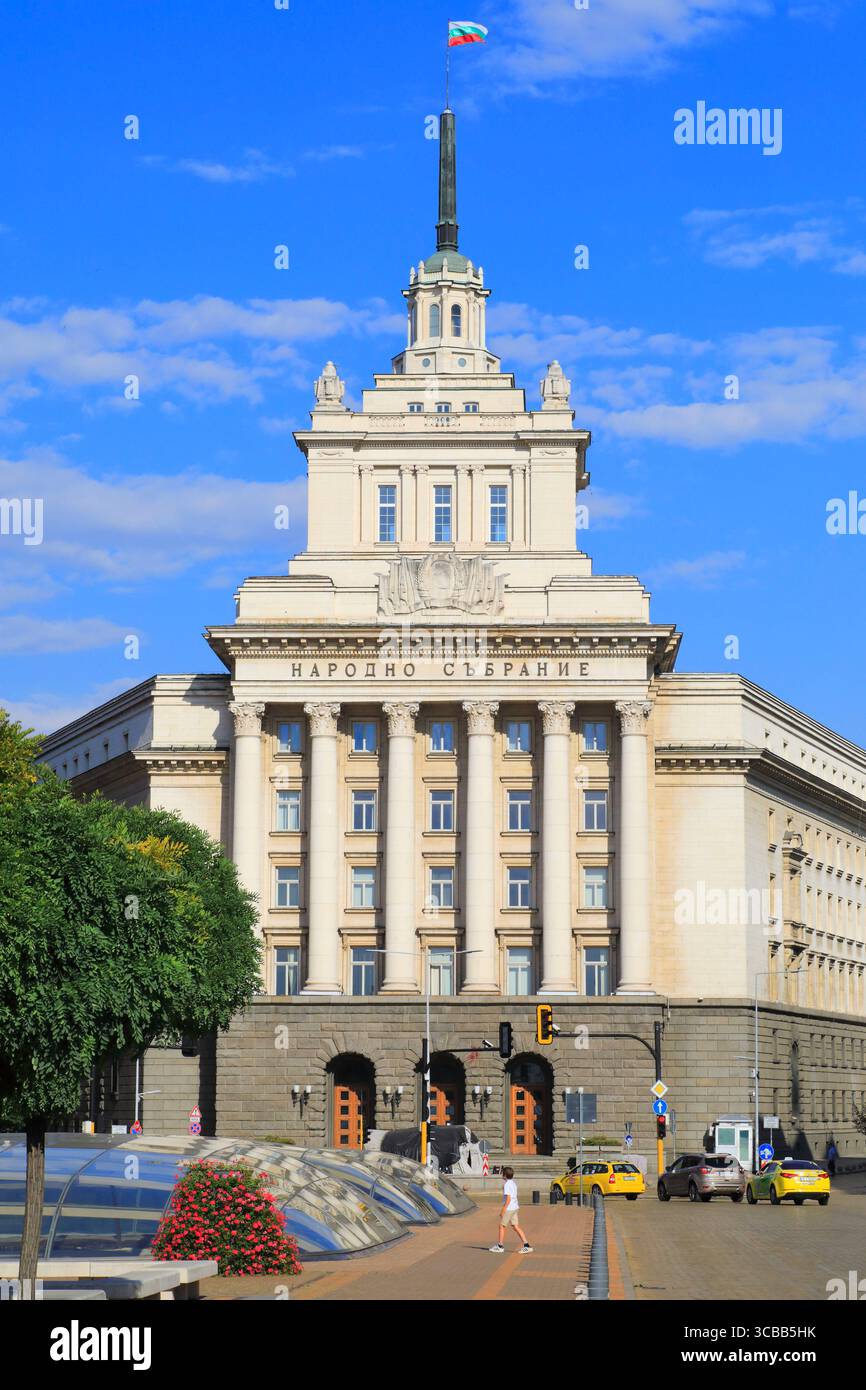 Bulgarie, Sofia, place Sofia, Maison du Parti (inaugurée en 1955 et ancien siège du Parti communiste bulgare), maintenant une annexe de l'Assemblée nationale Banque D'Images