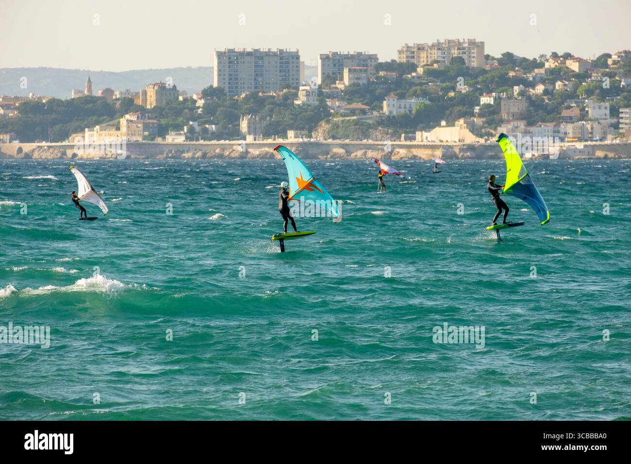 France, Bouches du Rhône, Marseille, plage de pointe Rouge, Wing Foil Banque D'Images