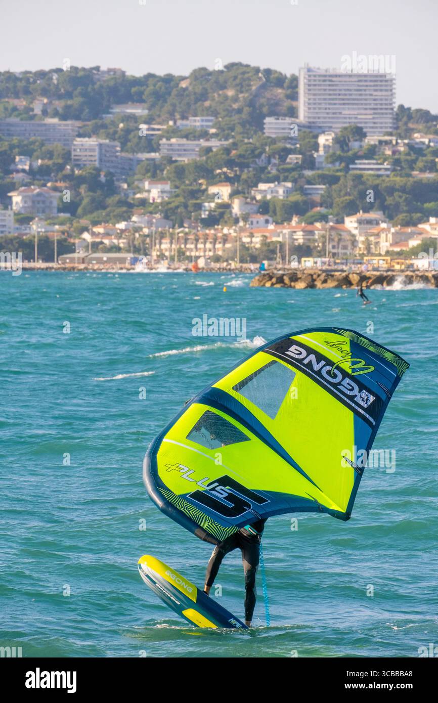 France, Bouches du Rhône, Marseille, plage de pointe Rouge, Wing Foil Banque D'Images