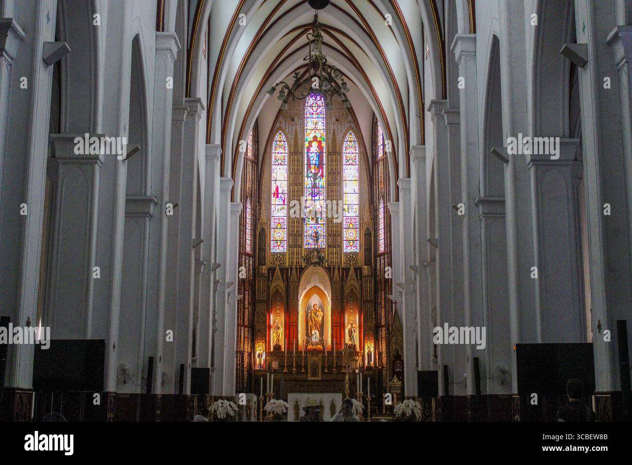 Vietnam, Hanoi. La cathédrale Joseph est une église catholique du district de Hoàn Kim à Hanoi. C'est une église néo-gothique de la fin du XIXe siècle (style néo-gothique) qui sert de cathédrale à l'archidiocèse catholique romain de Hanoi. La cathédrale porte le nom de Joseph, le saint patron du Vietnam. Banque D'Images