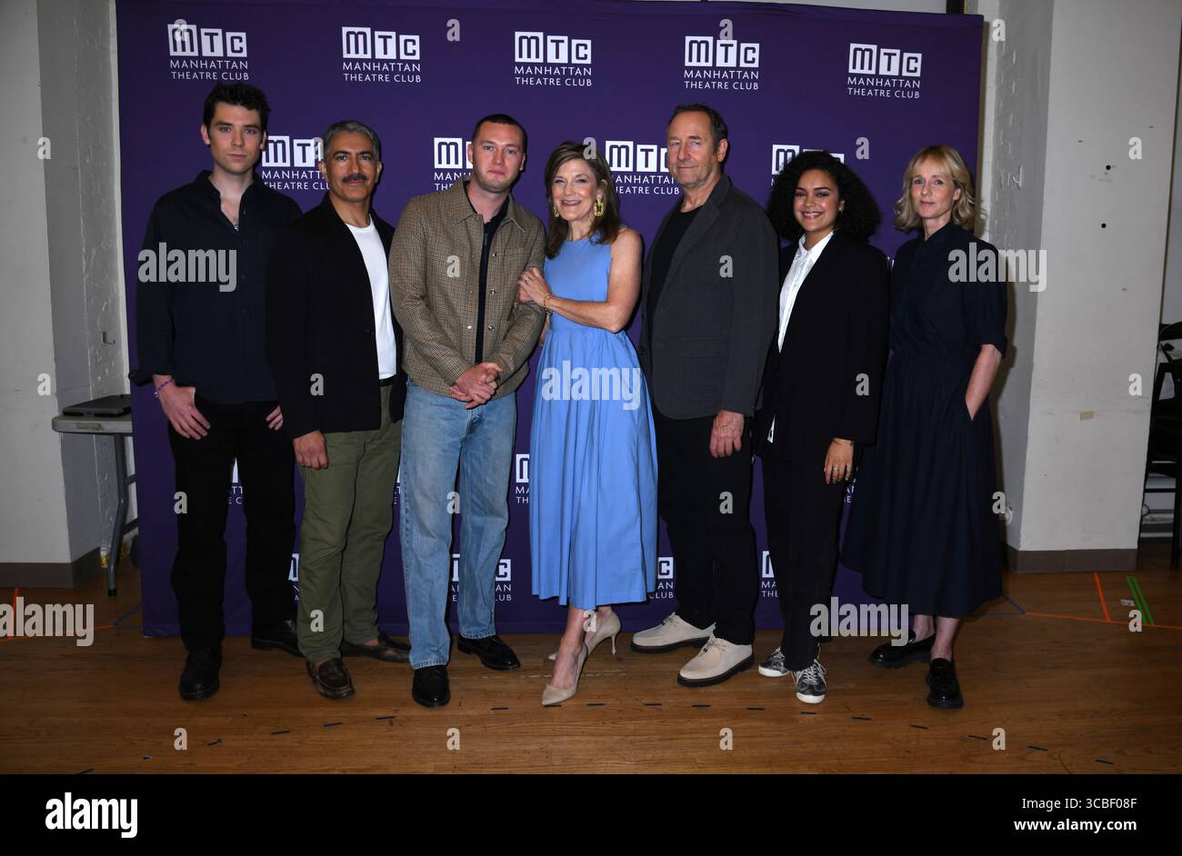 7 août 2025, New York, NY, États-Unis : Cody Kostro, Piter Marek, Will Harrison, Victoria Clark, Sam Robards, Camila Cano-Flavia et Lucy Taylor assistent au Manhattan Theatre ClubÃs 'Punch' Press junket. Tenue au Manhattan Theatre Club Studios à New York. Photo image Press/Zuma Press 7 août 2025. (Crédit image : © photo image Press via ZUMA Press Wire) USAGE ÉDITORIAL SEULEMENT ! Non destiné à UN USAGE commercial ! Banque D'Images