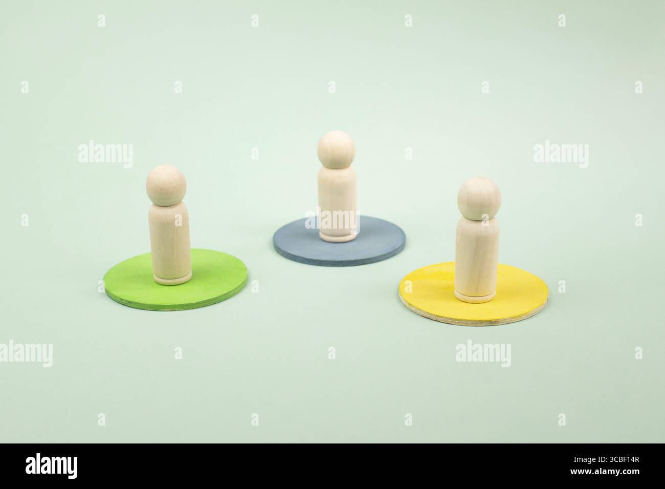 Personnes avec des opinions et des perspectives différentes, frontière, négociation, confrontation politique et discussion, communication entre les groupes, moi social Banque D'Images