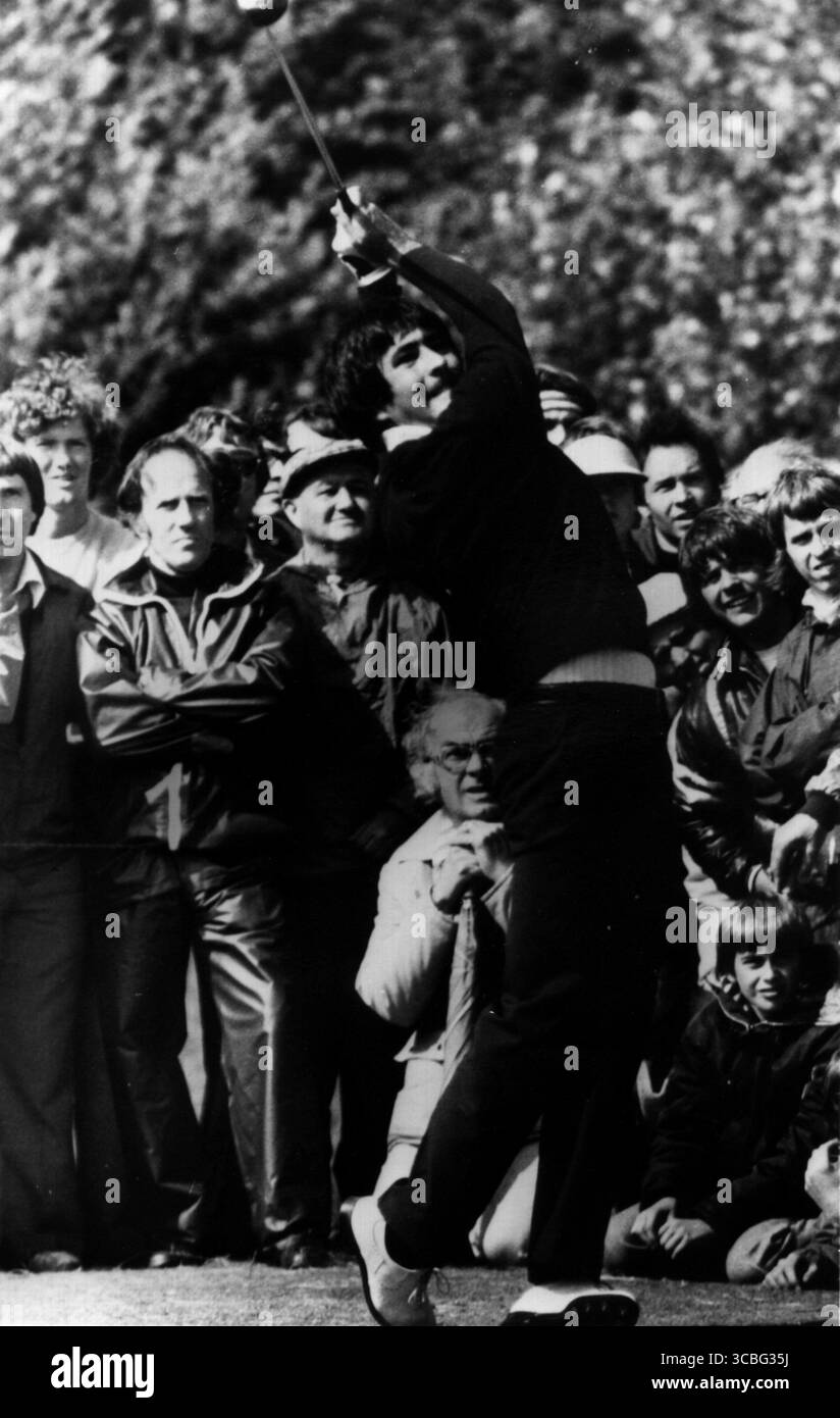 SEVE BALLESTEROS The Open Championship 1979 Royal Lytham & St Annes Golf Club, Angleterre du 18 au 21 juillet 1979. A seulement 22 ans, Severiano 'Seve' Ballesteros a électrifié le monde du golf en gagnant. Le plus jeune vainqueur de l'Open au XXe siècle à cette époque. Premier Espagnol et premier européen continental à remporter l'Open depuis 1907. Un symbole de créativité, de flair et de prise de vue intrépide sur la plus grande scène Banque D'Images