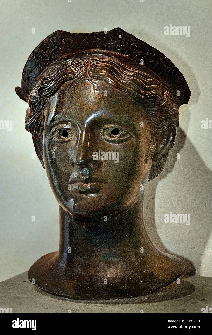 Tête de la divinité féminine déesse Bronze 3ème siècle av. J.-C. Italie étrusque Musée du Louvre Paris France Banque D'Images