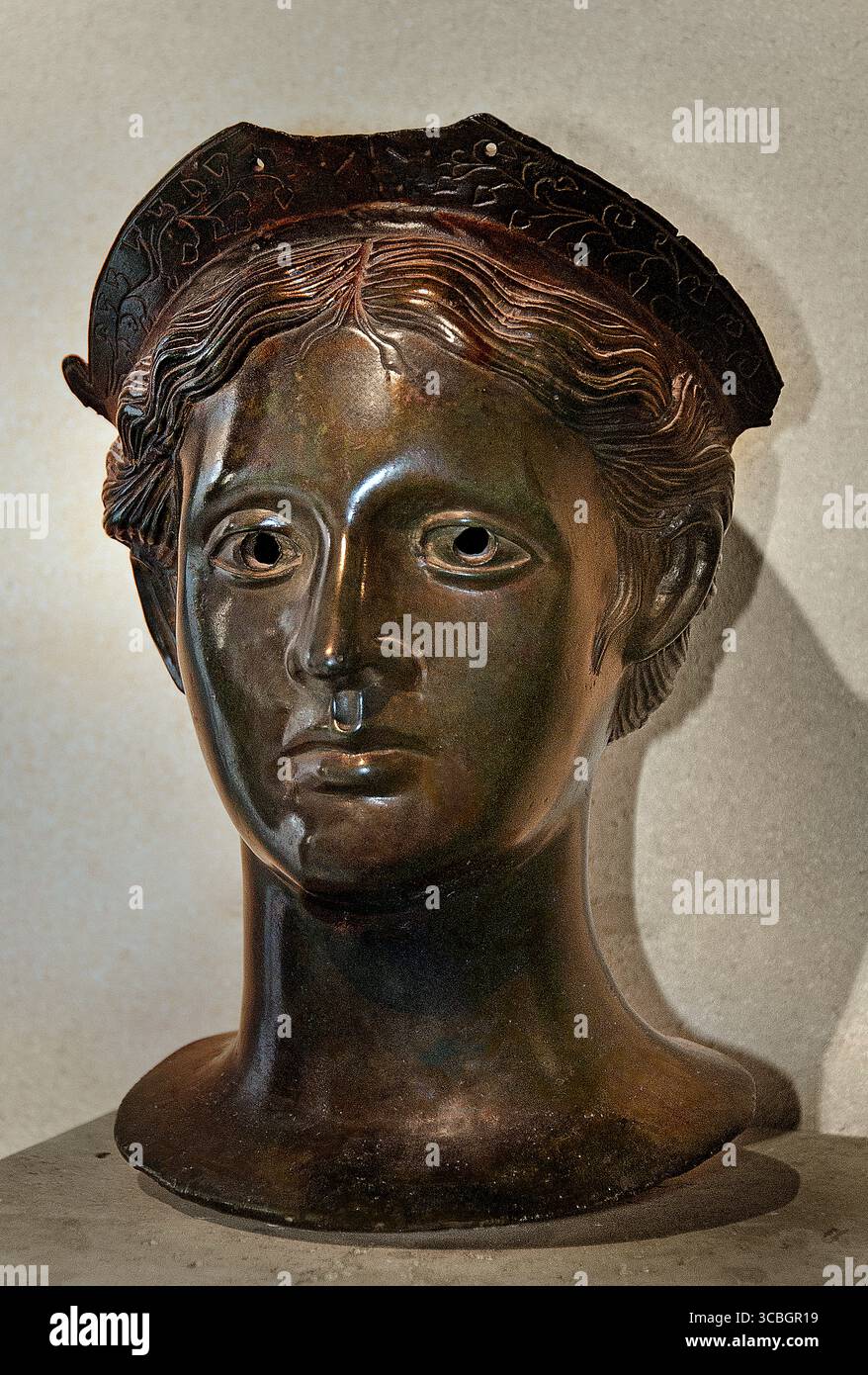 Tête de la divinité féminine déesse Bronze 3ème siècle av. J.-C. Italie étrusque Musée du Louvre Paris France Banque D'Images