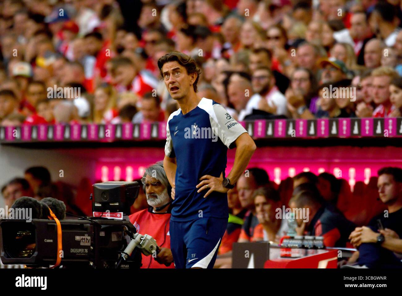 Munich, Deutschland. 07 août 2025. 07.08.2025, Allianz Arena, Munich, match amical, FC Bayern Munich vs Tottenham Hotspurs, entraîneur Thomas Frank (Tottenham) crédit : dpa/Alamy Live News Banque D'Images