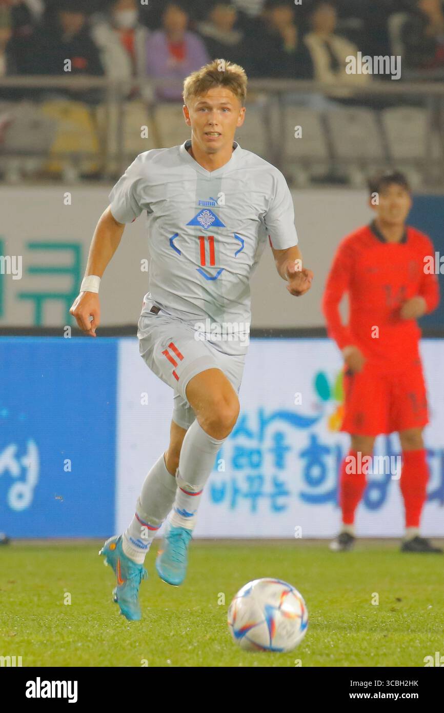 11 novembre 2022, HWASUNG, GYEONGGI, CORÉE DU SUD : 11 novembre 2022-Hwaseong, Corée du Sud-Bjarki Steinn Bjarkarson de l'Islande lors du match amical international présenté par Hana Bank Corée du Sud V islande au complexe sportif Hwaseong à Hwaseong, Corée du Sud. (Crédit image : © Ryu Seung-il/ZUMA Press Wire) Banque D'Images
