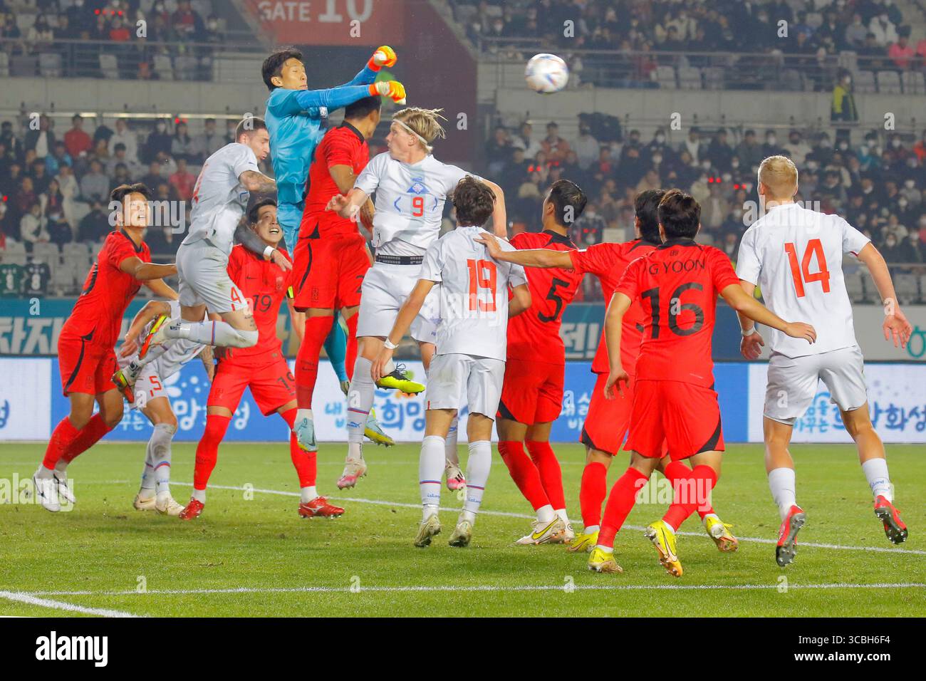 11 novembre 2022, HWASUNG, GYEONGGI, CORÉE DU SUD : 11 novembre 2022-Hwaseong, Corée du Sud-Kim Seunggyu de Corée du Sud (GK) lors du match amical international présenté par Hana Bank Corée du Sud V islande au complexe sportif de Hwaseong à Hwaseong, Corée du Sud. (Crédit image : © Ryu Seung-il/ZUMA Press Wire) Banque D'Images