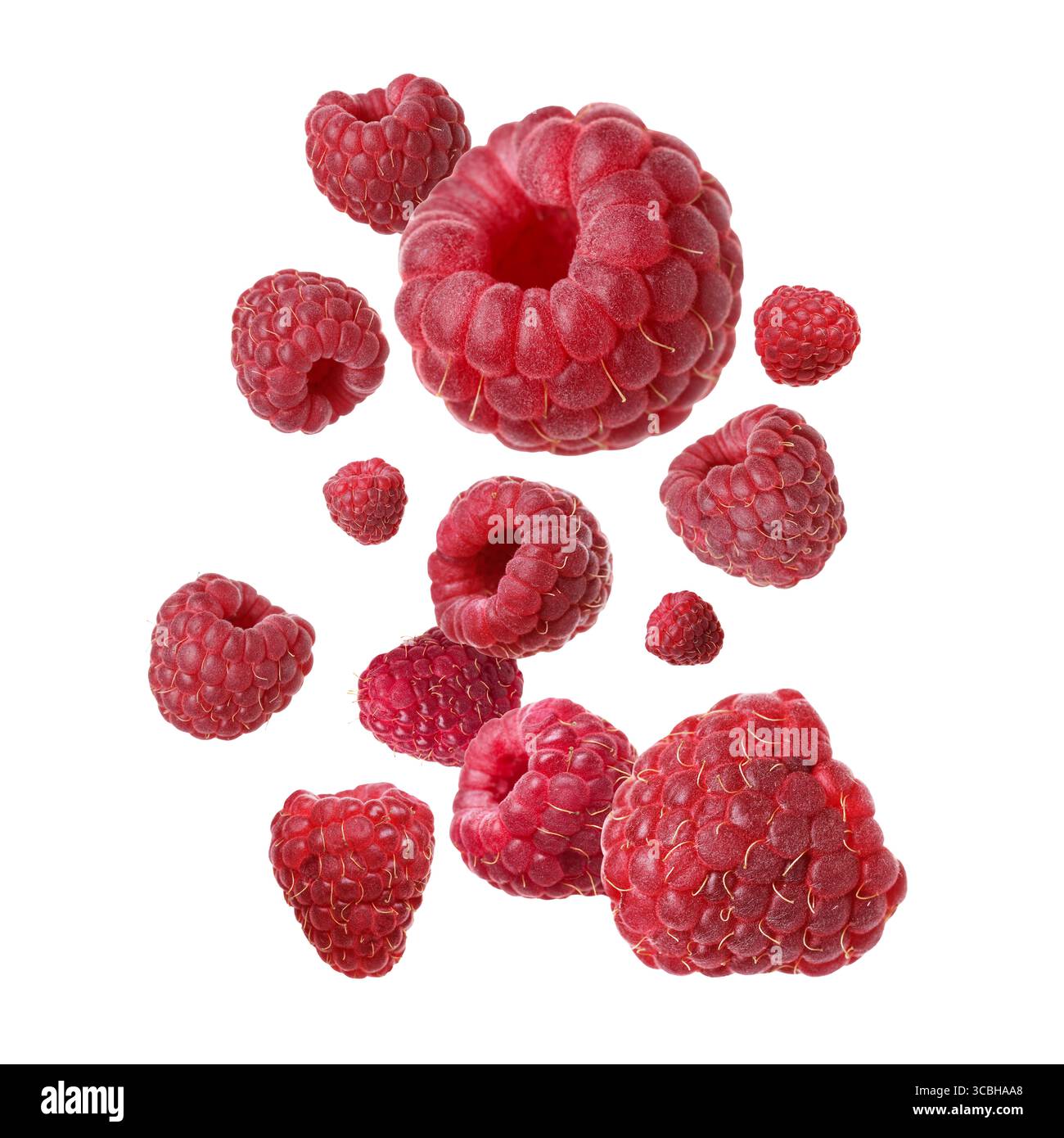 Framboises fraîches dans l'air sur fond blanc Banque D'Images
