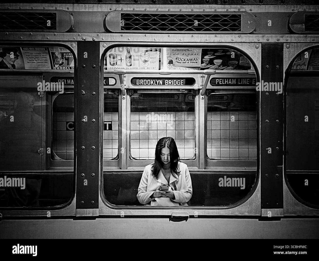 25 novembre 2022, Manhattan, New York, États-Unis : le New York transit Museum raconte les histoires des transports de masse – extraordinaires prouesses d’ingénierie, des travailleurs qui ont travaillé dans les tunnels il y a plus de 100 ans, des communautés qui ont été radicalement transformées, et la technologie en constante évolution, la conception et l’utilisation d’un système qui fonctionne 24 heures sur 24, tous les jours de l’année. Voyage à Manhattan, New York le 24 novembre 2022. Manhattan est le plus densément peuplé des 5 arrondissements de New York city€™s. (Crédit image : © Karen Focht/ZUMA Press Wire) Banque D'Images 25 novembre 2022, Manhattan, New York, États-Unis : le New York transit Museum raconte les histoires des transports de masse – extraordinaires prouesses d’ingénierie, des travailleurs qui ont travaillé dans les tunnels il y a plus de 100 ans, des communautés qui ont été radicalement transformées, et la technologie en constante évolution, la conception et l’utilisation d’un système qui fonctionne 24 heures sur 24, tous les jours de l’année. Voyage à Manhattan, New York le 24 novembre 2022. Manhattan est le plus densément peuplé des 5 arrondissements de New York city€™s. (Crédit image : © Karen Focht/ZUMA Press Wire) Banque D'Images