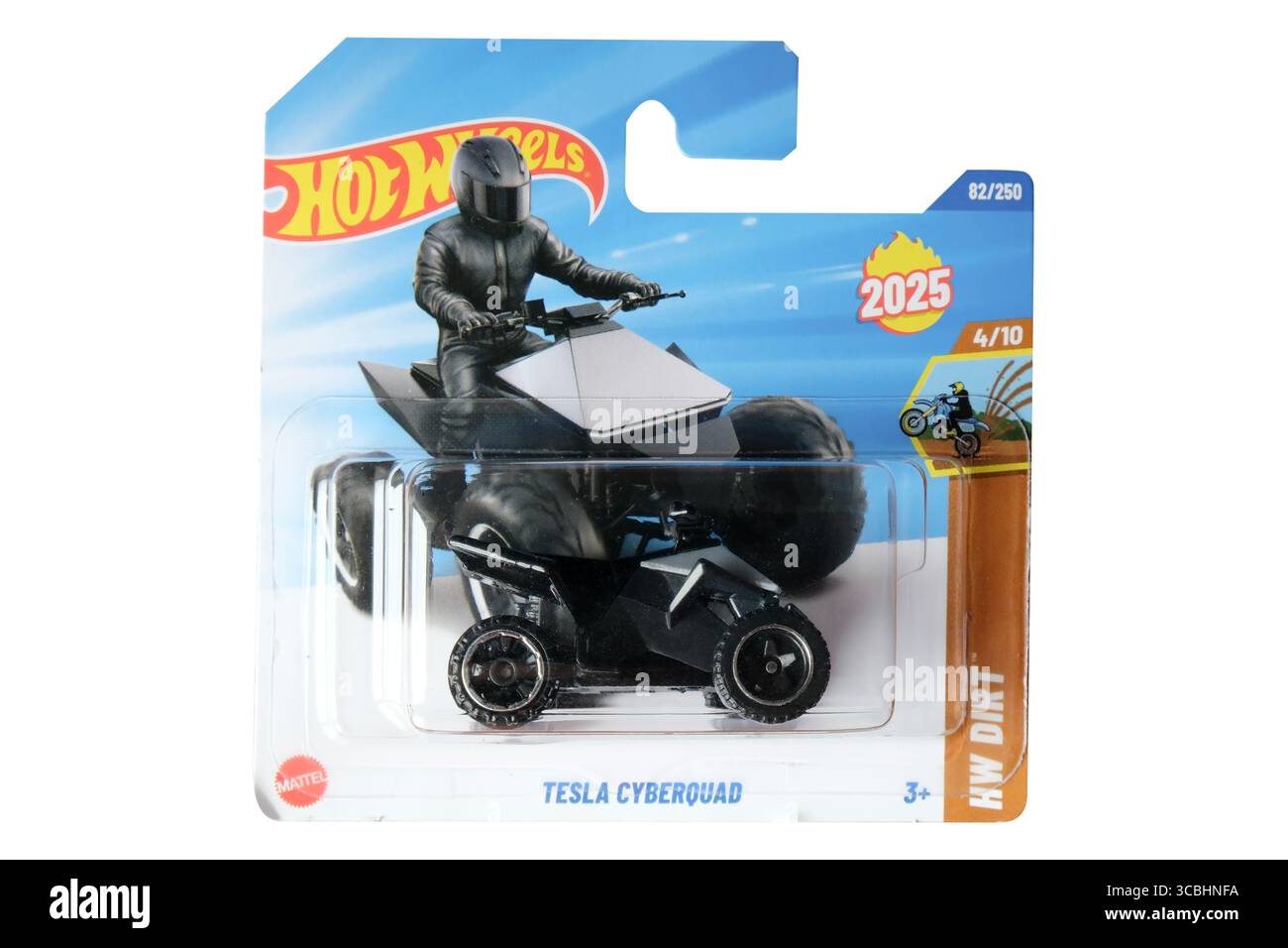 Istanbul, Turquie - 8 août 2025 : un moulage Hot Wheels Tesla Cyberquad est isolé sur fond blanc. Banque D'Images