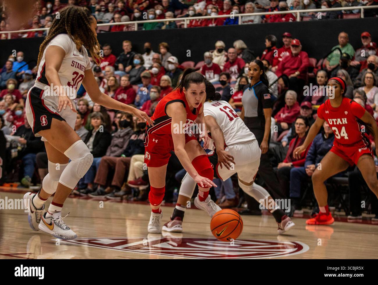 20 janvier 2023 Palo Alto CA, U.S.A. la garde de l'Utah Isabel Palmer (1)va au panier lors du match de basket féminin de la NCAA entre les Utes de l'Utah et le Cardinal de Stanford. Stanford Beat Utah 74-62 au Maples Pavilion Palo Alto, CA Thurman James /CSM (crédit image : © Thurman James/CSM via ZUMA Press Wire) Banque D'Images