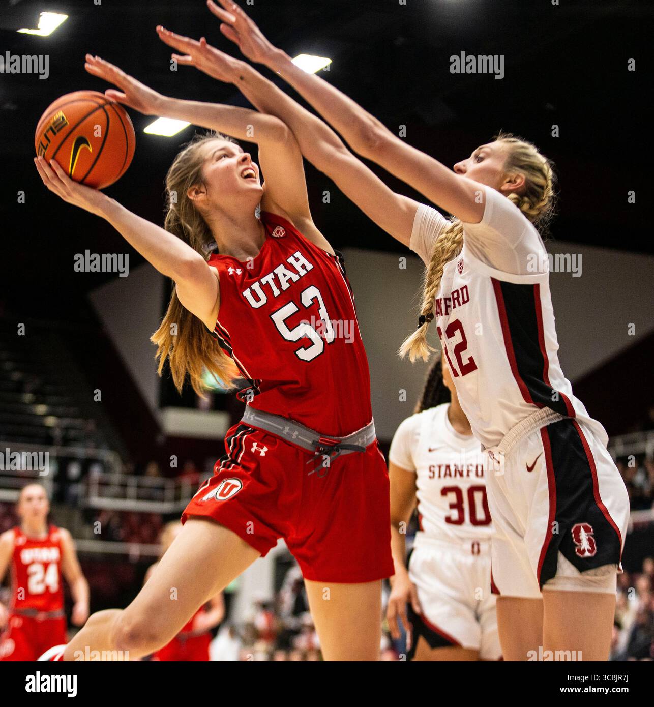 20 janvier 2023 Palo Alto CA, États-Unis L'attaquant de l'Utah Kelsey Rees (53) se dirige vers le panier lors du match de basket féminin de la NCAA entre les Utah Utes et le Cardinal de Stanford. Stanford Beat Utah 74-62 au Maples Pavilion Palo Alto, CA Thurman James /CSM (crédit image : © Thurman James/CSM via ZUMA Press Wire) Banque D'Images