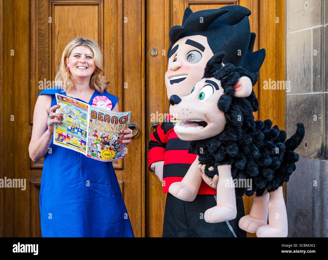 Amina Shah &. Dennis the Meance avec le magazine Beano célèbrent le centenaire de la Bibliothèque nationale d'Écosse, Édimbourg, Écosse, Royaume-Uni Banque D'Images