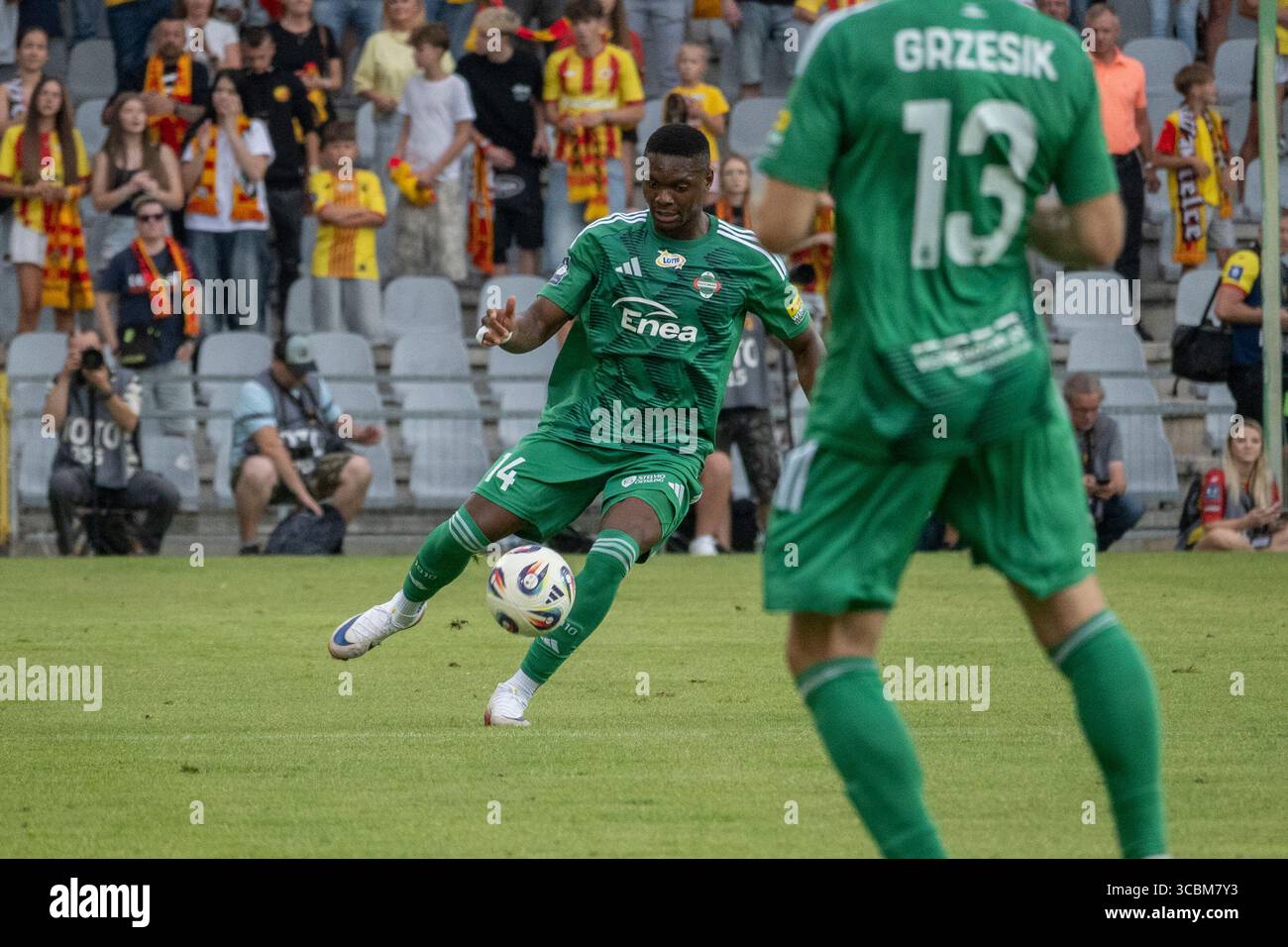 Kielce, Pologne. 08.08.2025. Le joueur STEVE KINGUE de Radomiak Radom vu lors du match PKO BP Ekstraklasa entre KORONA KIELCE et RADOMIAK RADOM Banque D'Images
