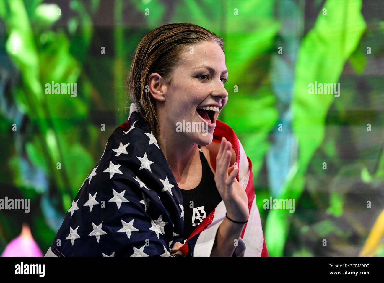 Katharine Berkoff, des États-Unis d’Amérique, réagit après avoir remporté la médaille d’or dans la finale féminine de natation 50 m dos au 22e Championnat du monde de natation aquatique au WAC Arena de Singapour (Singapour), le 31 juillet 2025. Banque D'Images