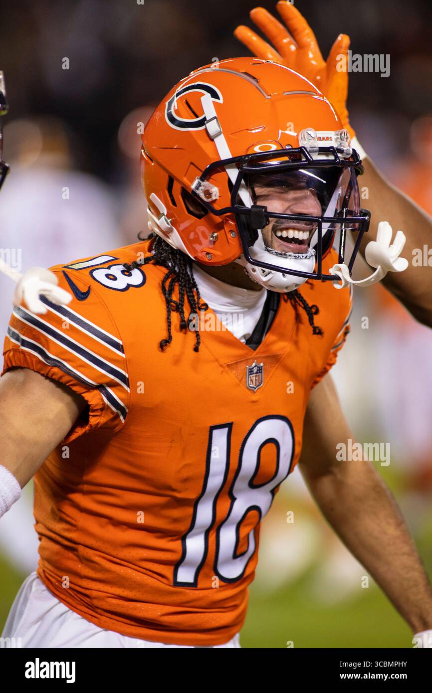 13 octobre 2022 : Chicago, Illinois, États-Unis - Chicago Bears #18 Dante Pettis célèbre son touchdown pendant le match entre les Washington Commanders et les Chicago Bears au Soldier Field à Chicago, il. Photographe : Mike Wulf (crédit image : © Mike Wulf/CSM via ZUMA Press Wire) Banque D'Images