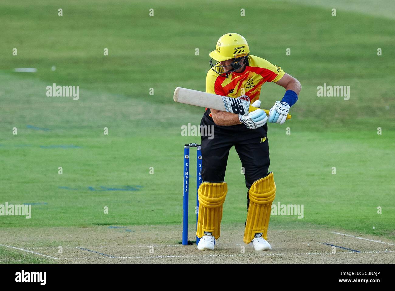 Joe Root de Trent Rockets en action avec la batte lors du Hundred match entre Birmingham Phoenix et Trent Rockets à Edgbaston Cricket Ground, Birmingham le vendredi 8 août 2025. (Photo : Stuart Leggett | mi News) crédit : MI News & Sport /Alamy Live News Banque D'Images