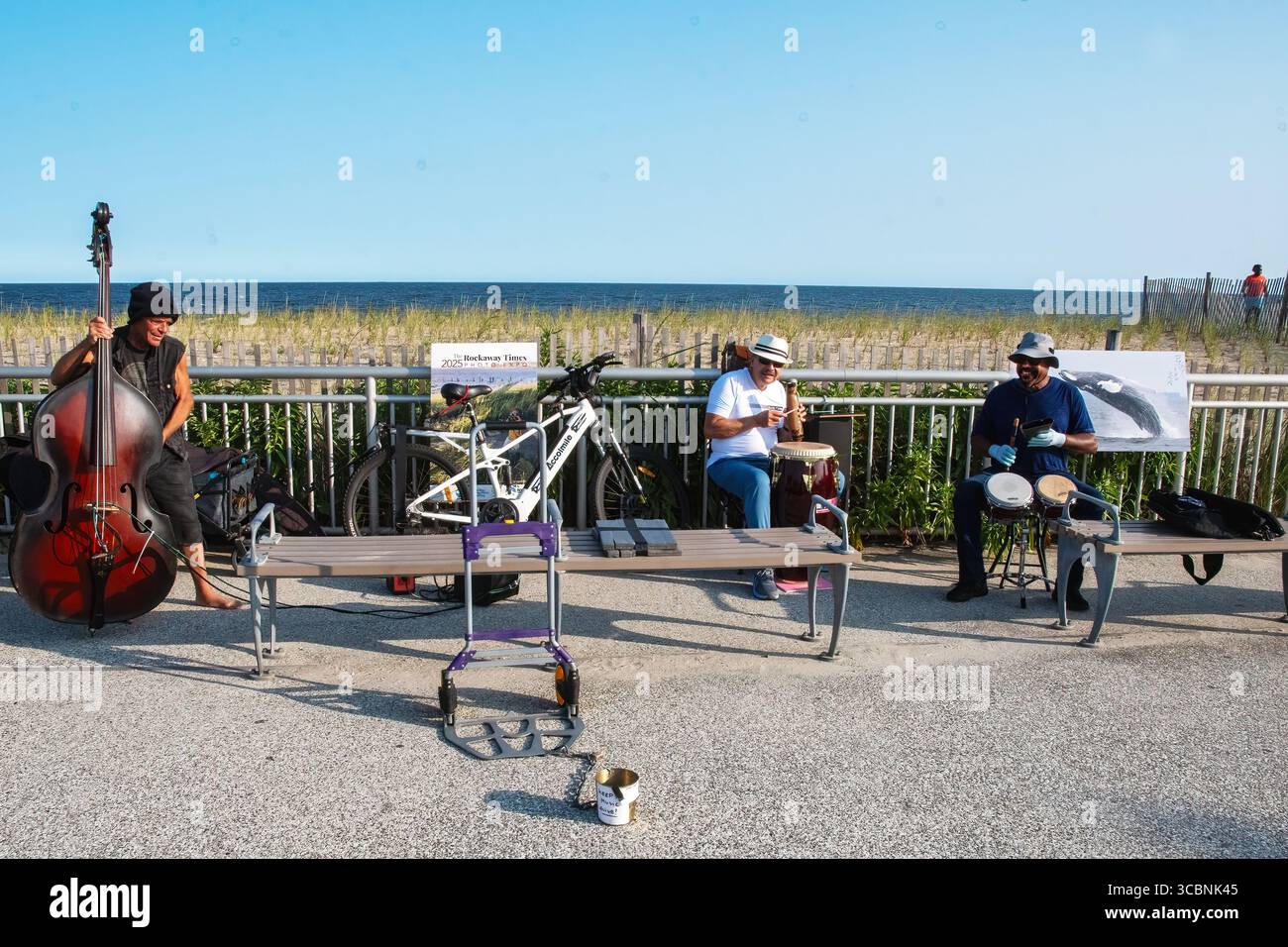 Musiciens de plein air « Keep Music Alive » à Rockaway Beach Boardwalk Banque D'Images