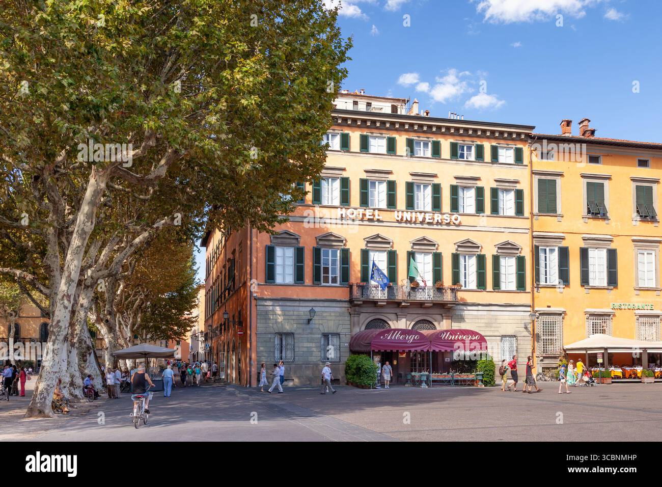 Hôtel Universo et Piazza Napoleone, Lucques, Toscane, Italie Banque D'Images