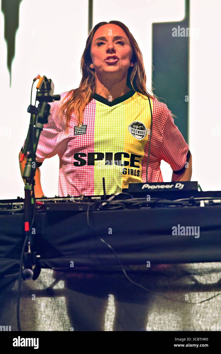 Londres, Royaume-Uni. 8 août 2025. Melanie C a joué au Flackstock - South Facing 2025 jour 2 au Crystal Palace Bowl, Londres, Angleterre. (Photo de 李世惠/Voir Li/Picture Capital) crédit : Voir Li/Picture Capital/Alamy Live News Banque D'Images Londres, Royaume-Uni. 8 août 2025. Melanie C a joué au Flackstock - South Facing 2025 jour 2 au Crystal Palace Bowl, Londres, Angleterre. (Photo de 李世惠/Voir Li/Picture Capital) crédit : Voir Li/Picture Capital/Alamy Live News Banque D'Images
