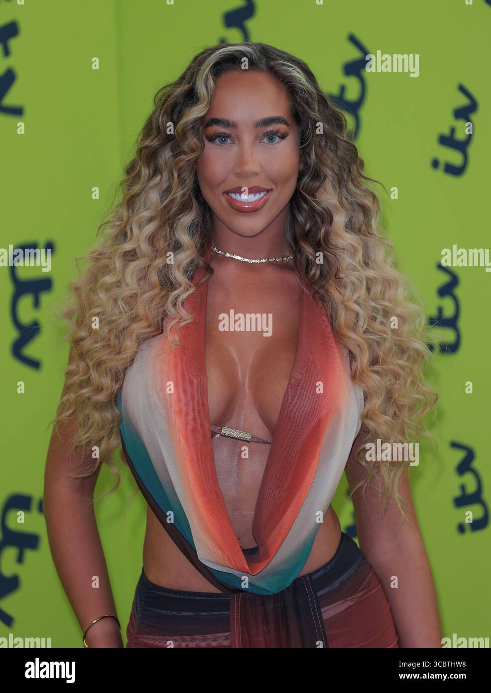 Londres, Royaume-Uni. 08 août 2025. Dani Imbert participe à un appel photo pour le lancement du nouveau calendrier de divertissement de réalité ITV2. Crédit : SOPA images Limited/Alamy Live News Banque D'Images