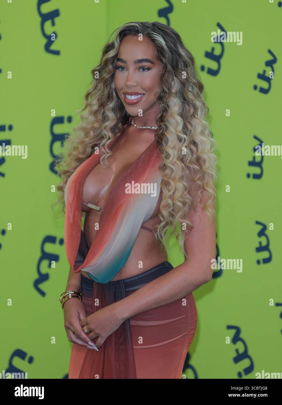 Londres, Royaume-Uni. 08 août 2025. Dani Imbert participe à un appel photo pour le lancement du nouveau calendrier de divertissement de réalité ITV2. (Photo de Brett Cove/SOPA images/SIPA USA) crédit : SIPA USA/Alamy Live News Banque D'Images