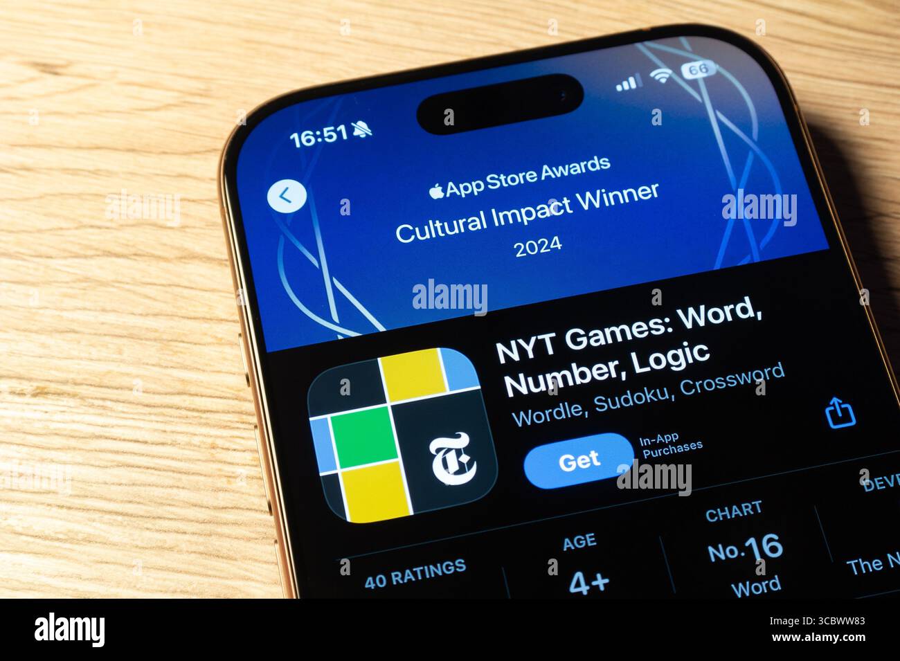 Ostrava, Tchéquie - 26 février 2025 : App Store avec l'application mobile NYT Games à installer sur l'appareil iOS Banque D'Images