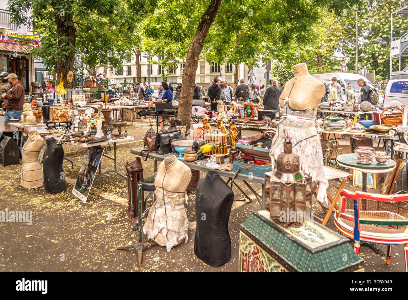 Marché aux puces de la porte de Vanves / Paris Flea Market Banque D'Images