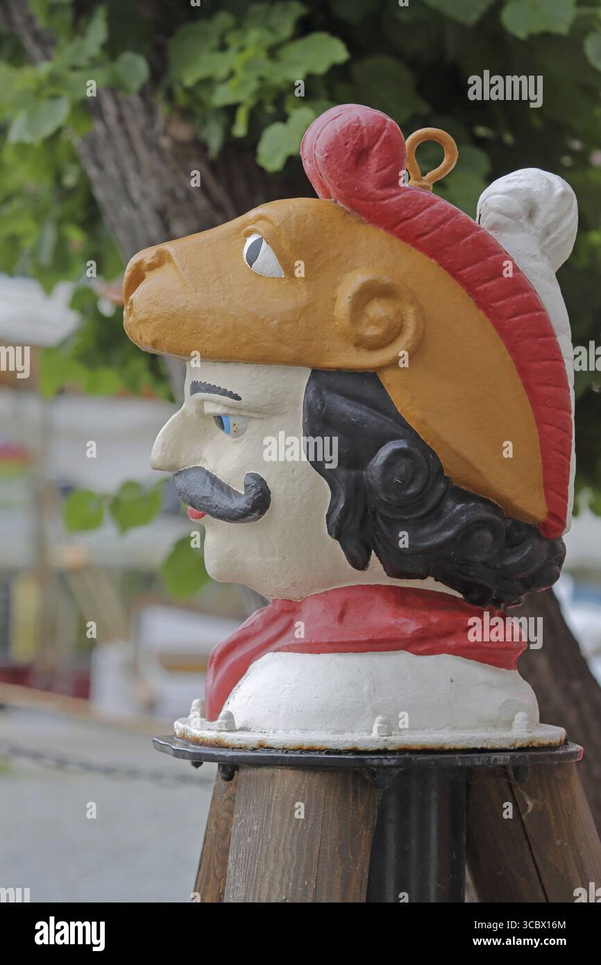 Tête suédoise colorée comme point de repère, tête historique en bois avec visage et quatre yeux, maison dans les arbres, vieux port, Wismar, Mecklembourg-Poméranie occidentale, GE Banque D'Images