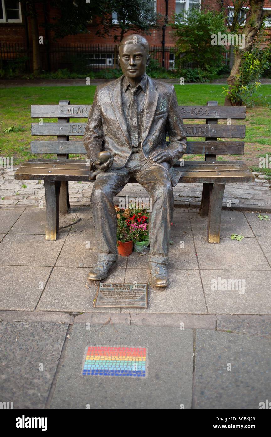 Vue du mémorial Alan Turing. Le mémorial Alan Turing, situé dans les jardins de Sackville à Manchester, le 5 août 2025, en Angleterre, est une sculpture in memo Banque D'Images