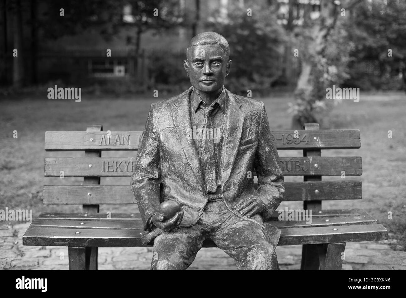 Madrid, Espagne. 05 août 2025. Vue du mémorial Alan Turing. Le mémorial Alan Turing, situé dans les jardins de Sackville à Manchester, le 5 août 2025, en Angleterre, est une sculpture en mémoire d'Alan Turing, un pionnier de l'informatique moderne (photo d'Oscar Gonzalez/Sipa USA) crédit : Sipa USA/Alamy Live News Banque D'Images