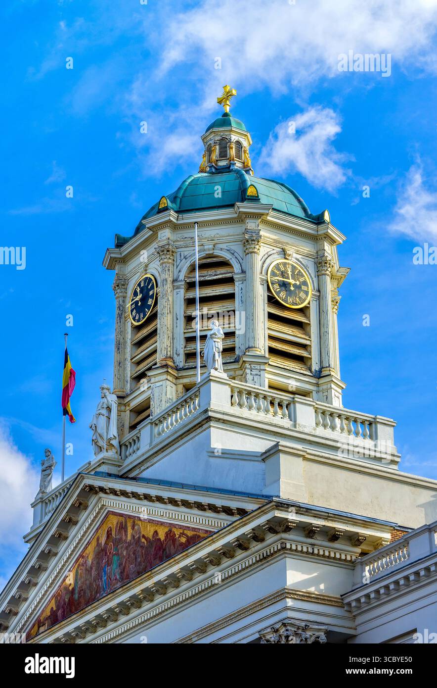 Tour de l'horloge octogonale à l'entrée du Palais Royal - Bruxelles, Belgique. Banque D'Images