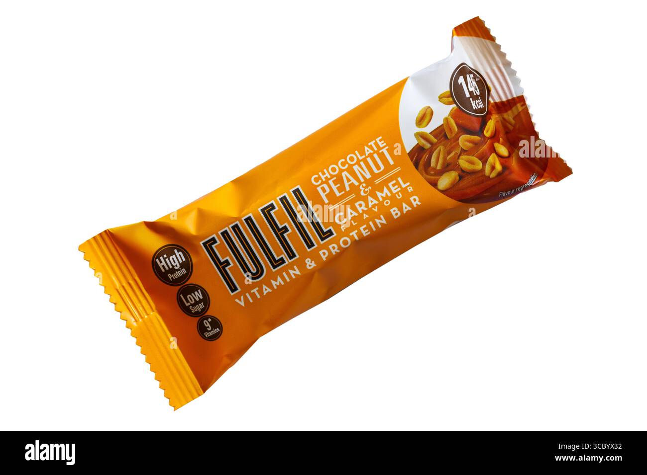 Remplir chocolat beurre d'arachide et caramel barre de vitamines et de protéines isolées sur fond blanc - barre riche en protéines, aliments riches en protéines Banque D'Images