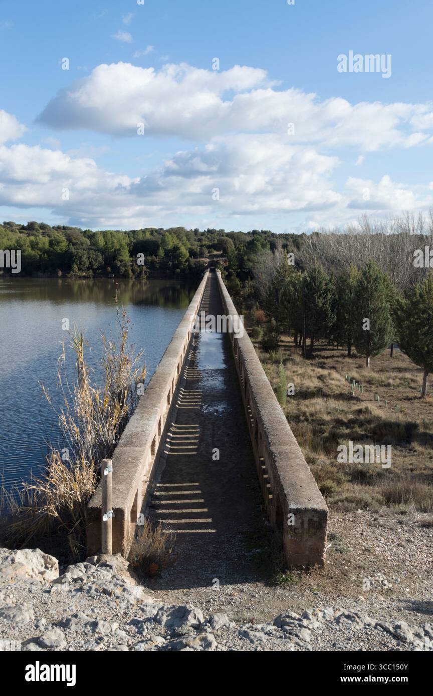 pont en béton sur le barrage du réservoir Banque D'Images