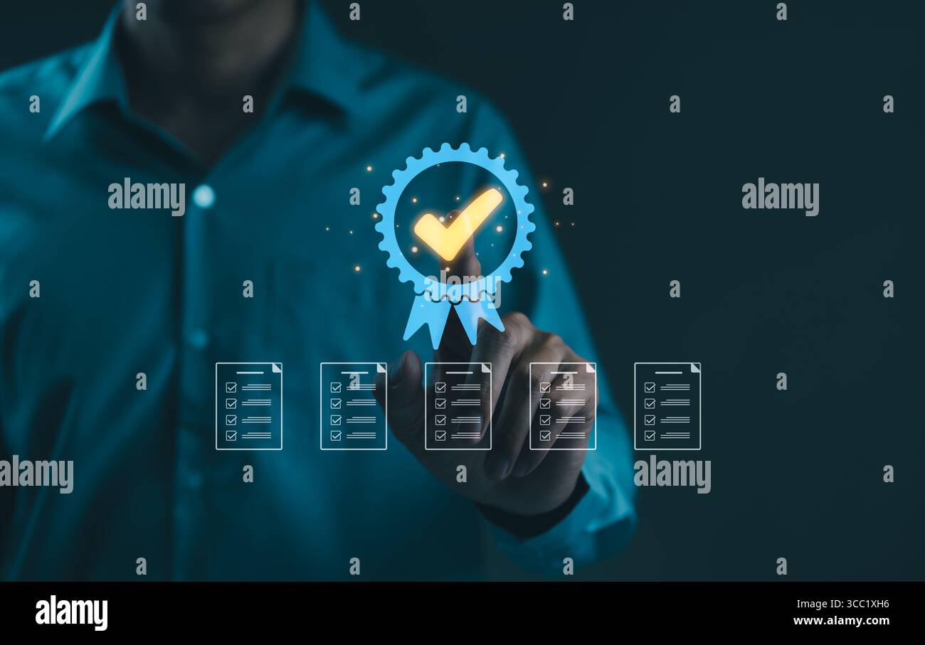 Concept de normalisation et de certification. Conformité aux réglementations et normes. Gestion avec assurance qualité (AQ) et contrôle qualité (CQ) Banque D'Images