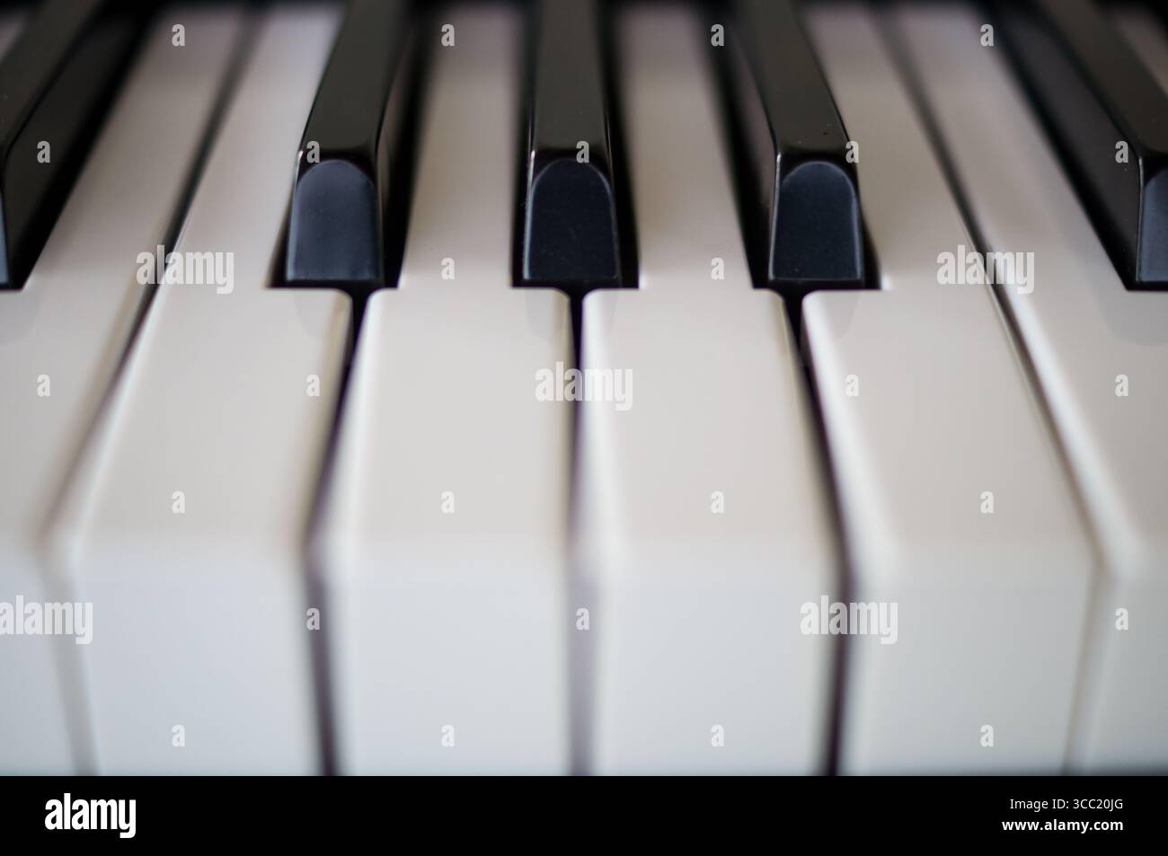 Garçon jouant du piano Banque D'Images