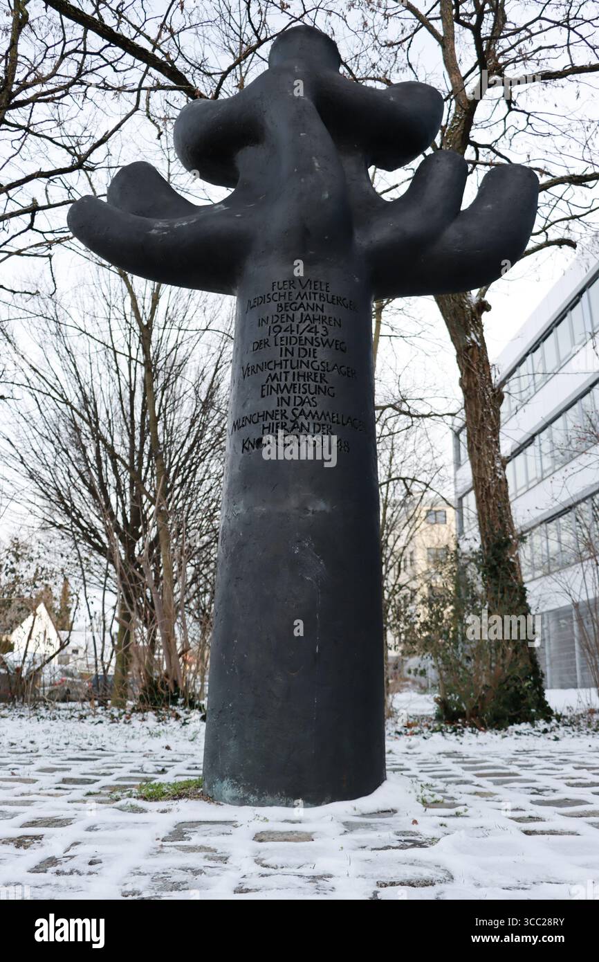 Un mémorial de l'Holocauste sur Troppauer Straße à Munich, en Allemagne, en janvier 2024. Photo de Raquel G. Frohlich. Banque D'Images