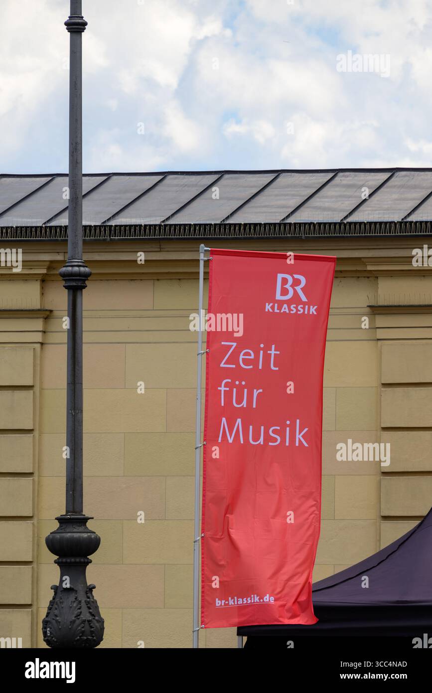 Préparatifs pour le concert de musique classique Klassik am Odeonsplatz par l'Orchestre philharmonique de Munich sur la place publique d'Odeonsplatz à Munich, Allemagne le 1 Banque D'Images