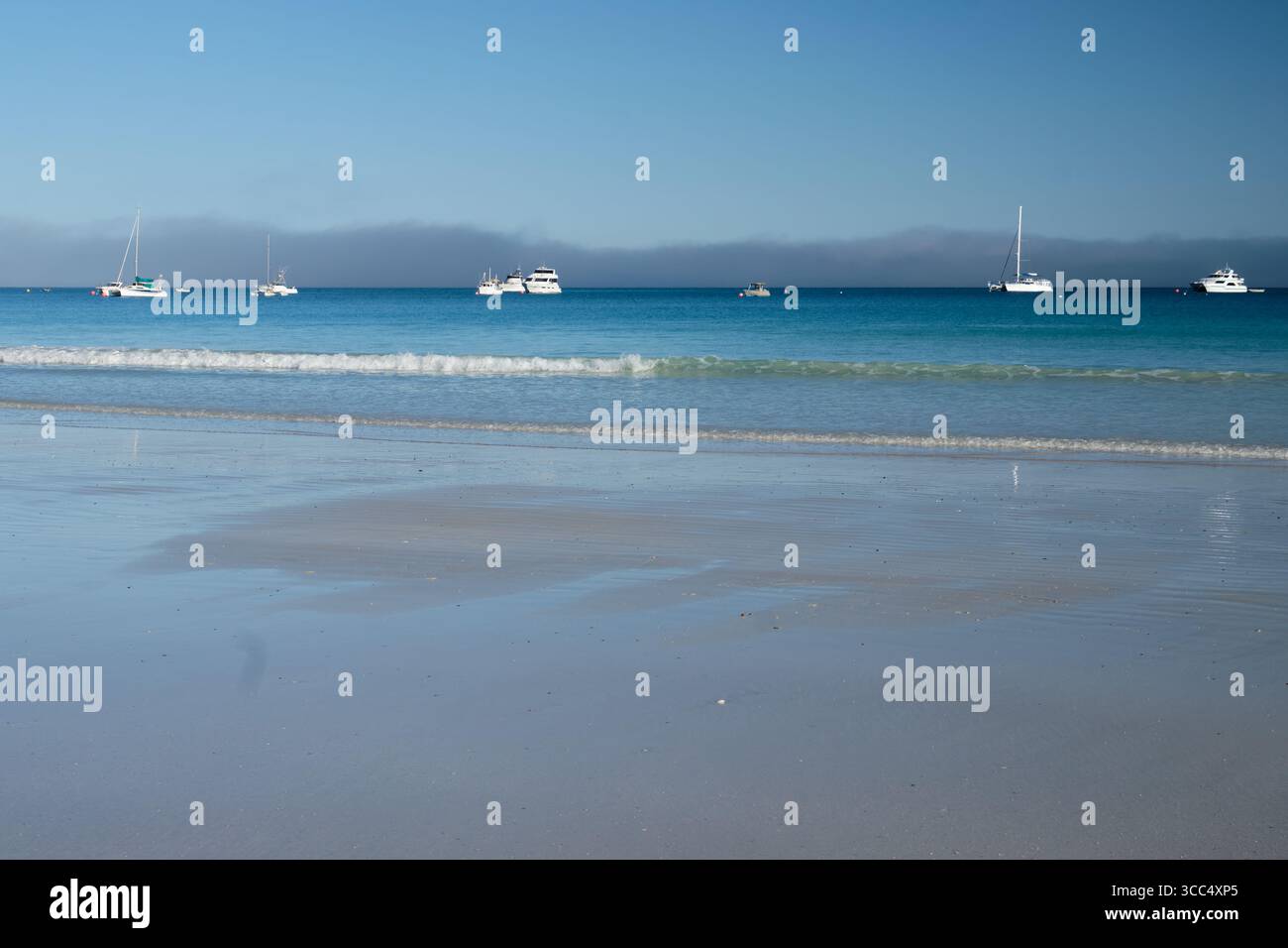 Bateaux d'amarrage à l'horizon - Broome, WA, Australie Banque D'Images